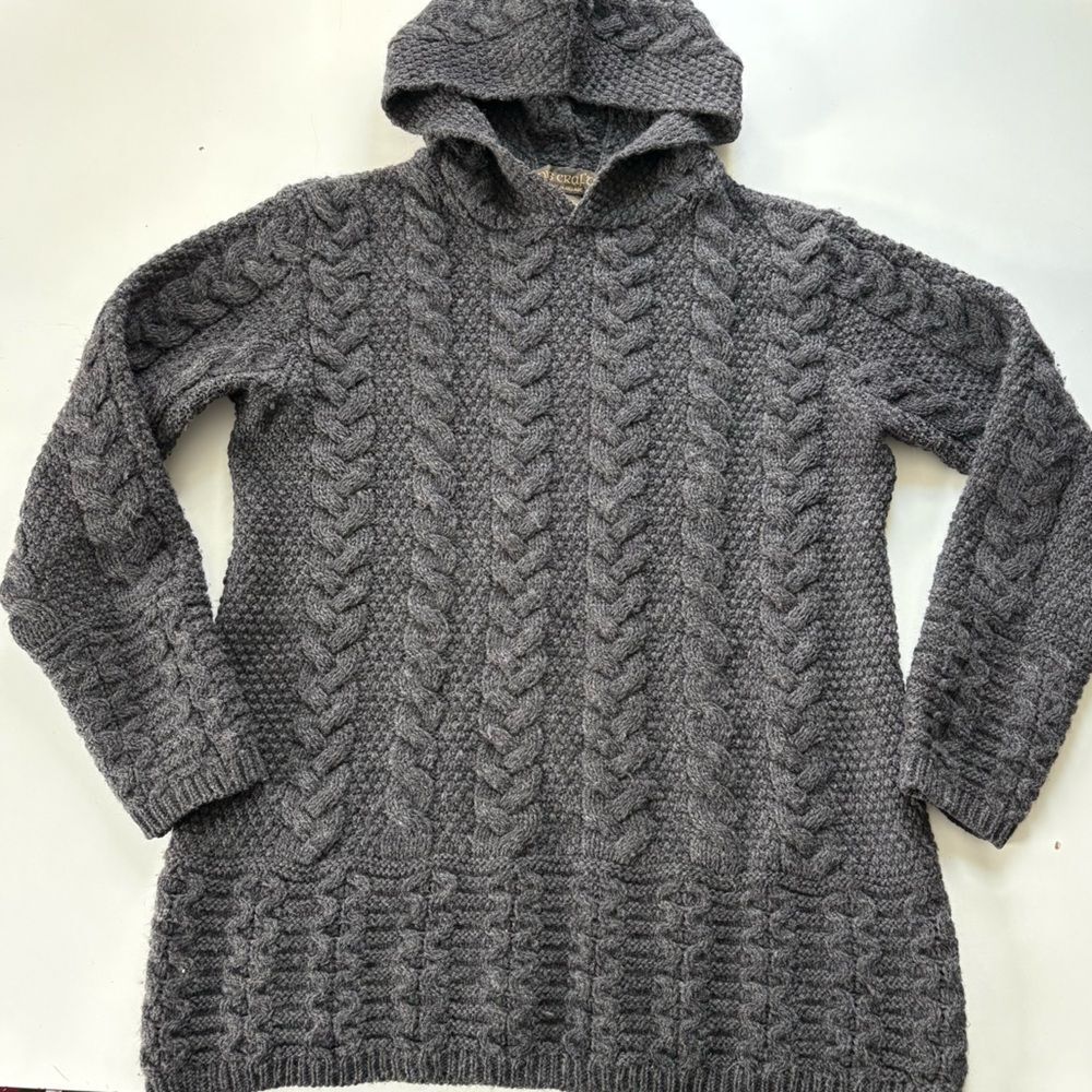 Inis Craft cable knit hoodie 100% merino wool
Medium